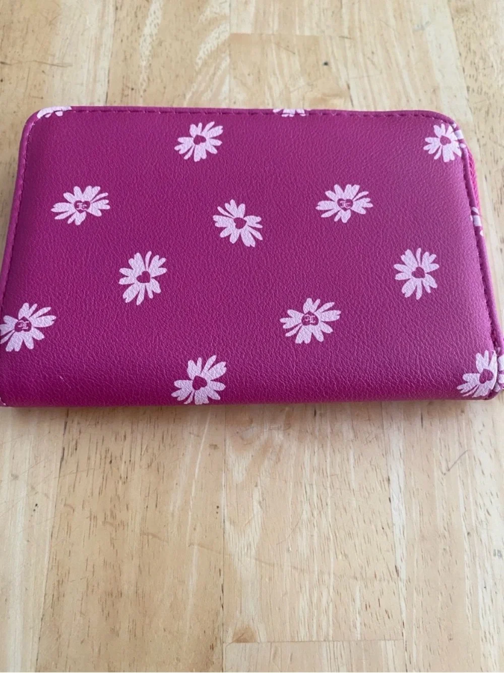 Juicy Couture Daisy Zip Wallet